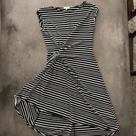 Max Studio side twist casual dress - Picture 2 of 5